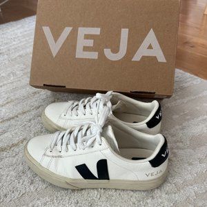 Veja Campo Black Size 6